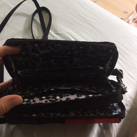Vera Bradley RFID All in one crossbody - Picture 4 of 5
